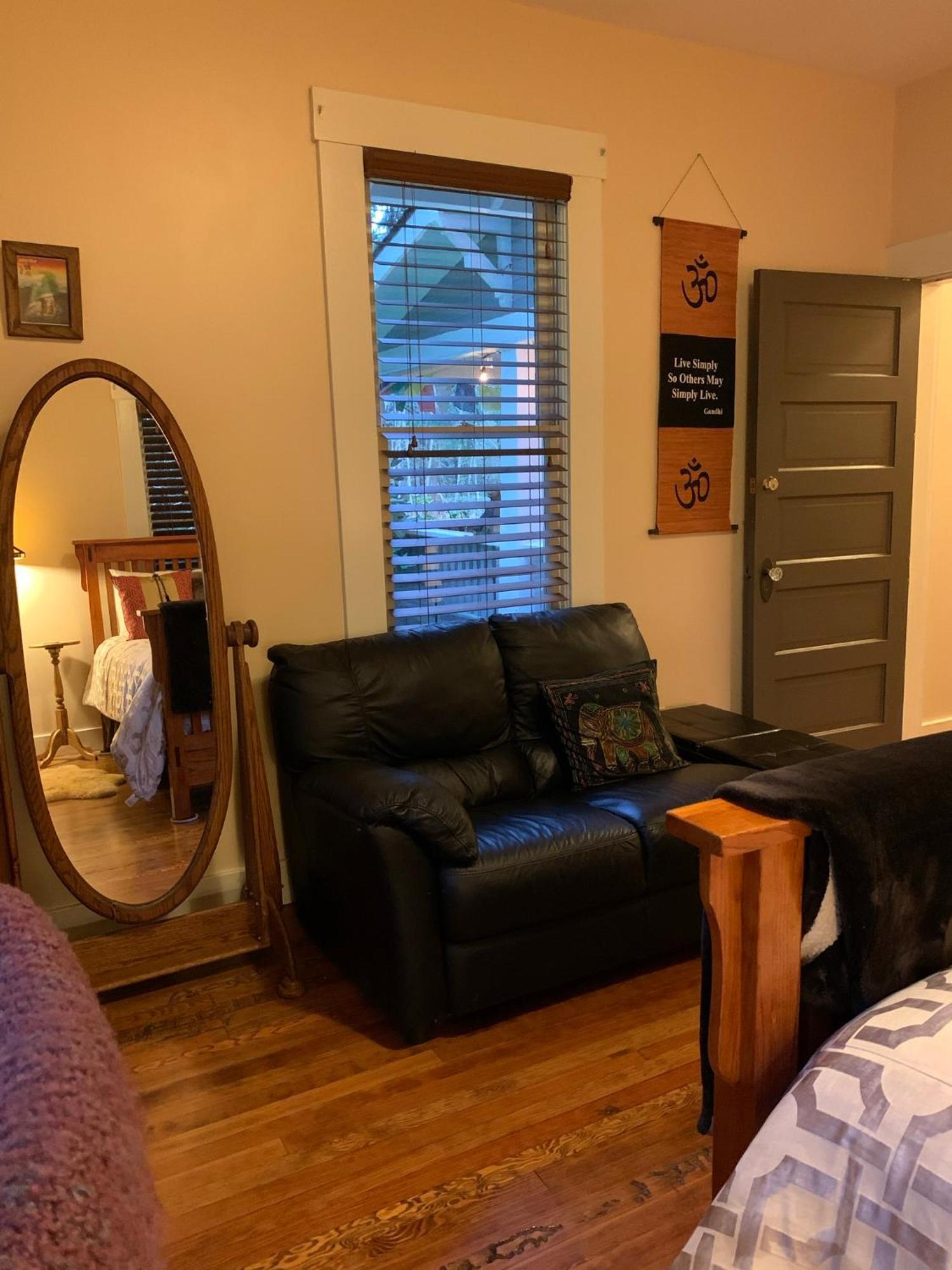 Mountain Meadows Inn & Chalet Suites Ashford Room photo