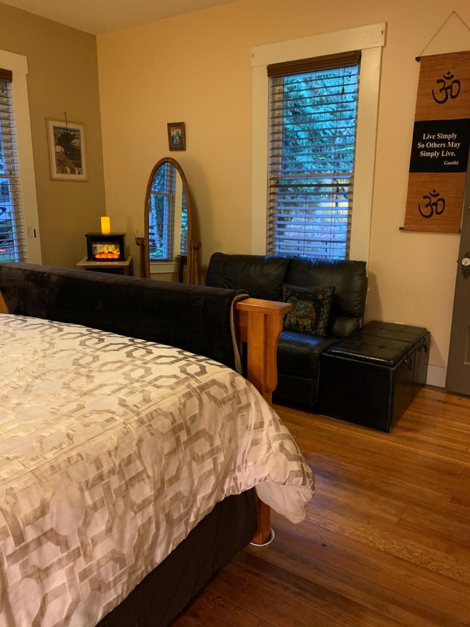 Mountain Meadows Inn & Chalet Suites Ashford Room photo